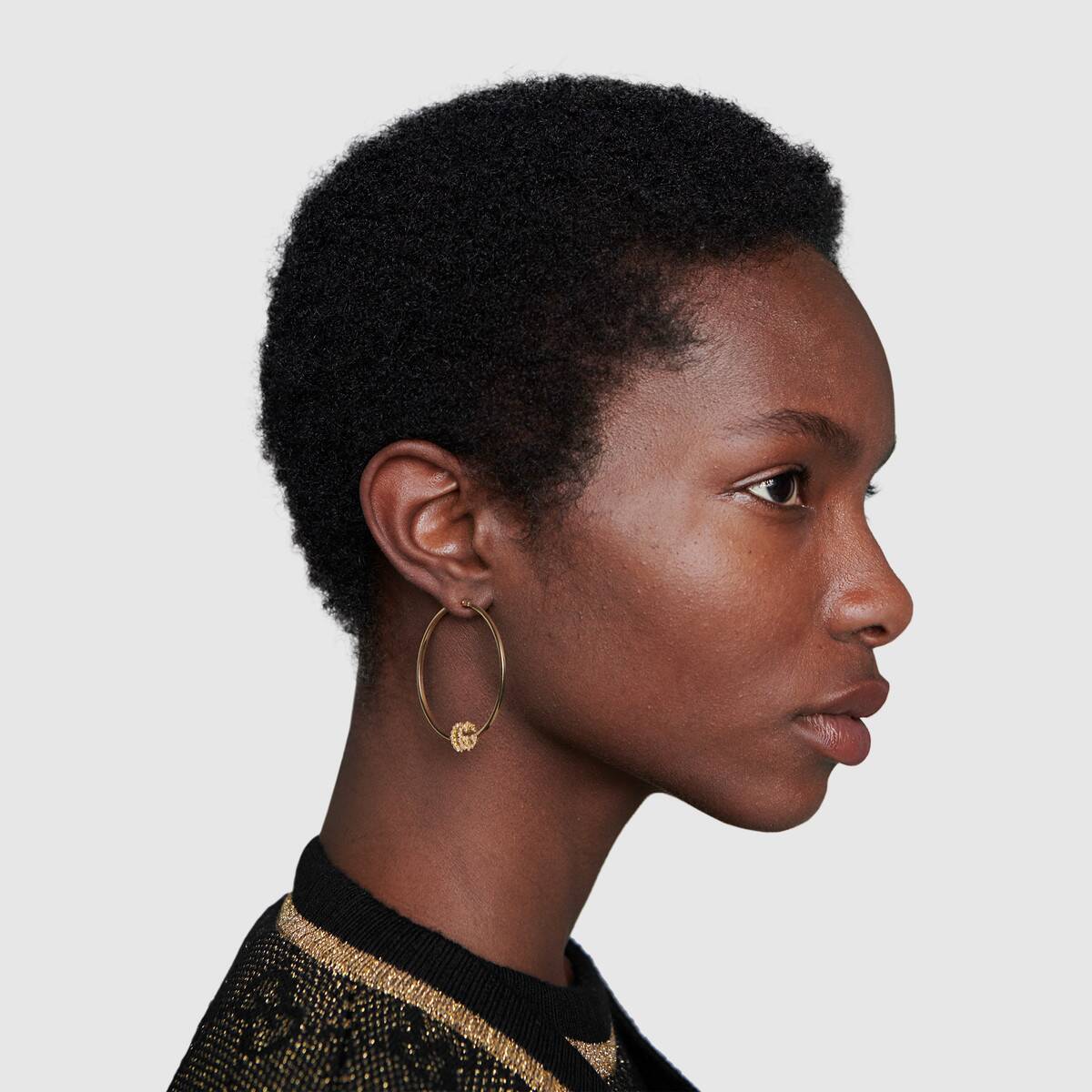 Orecchini Cerchi Gucci GG Running con diamanti