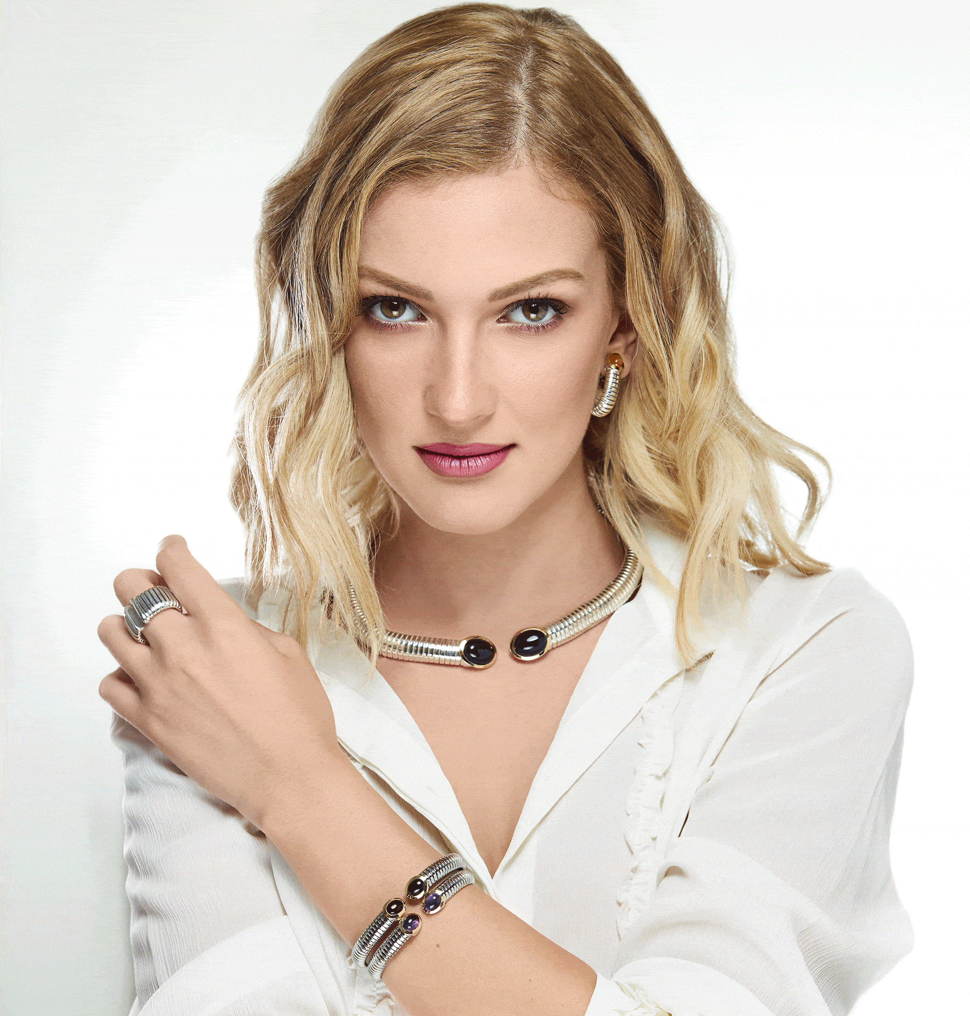 Collana tubogas con finiture in oro e onice