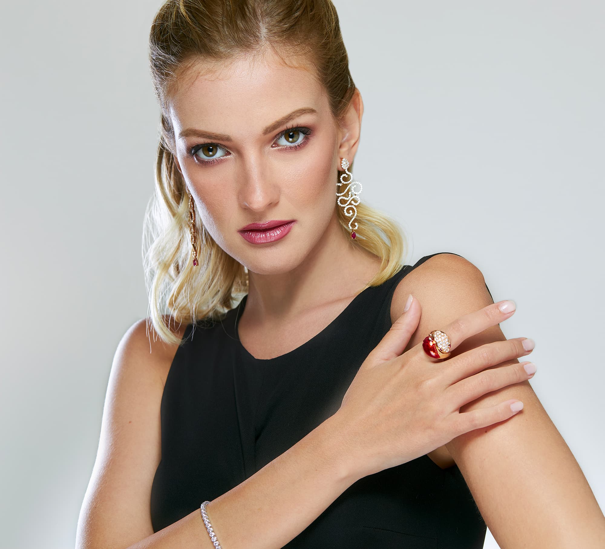 Anello serpenti '70 in oro rosa con antica lavorazione a smalto