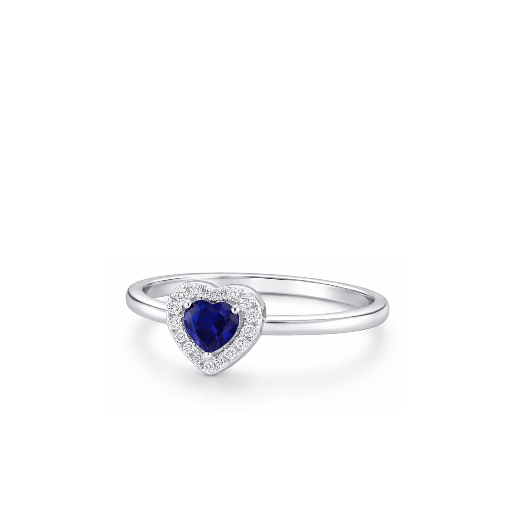 White gold ring with sapphire heart