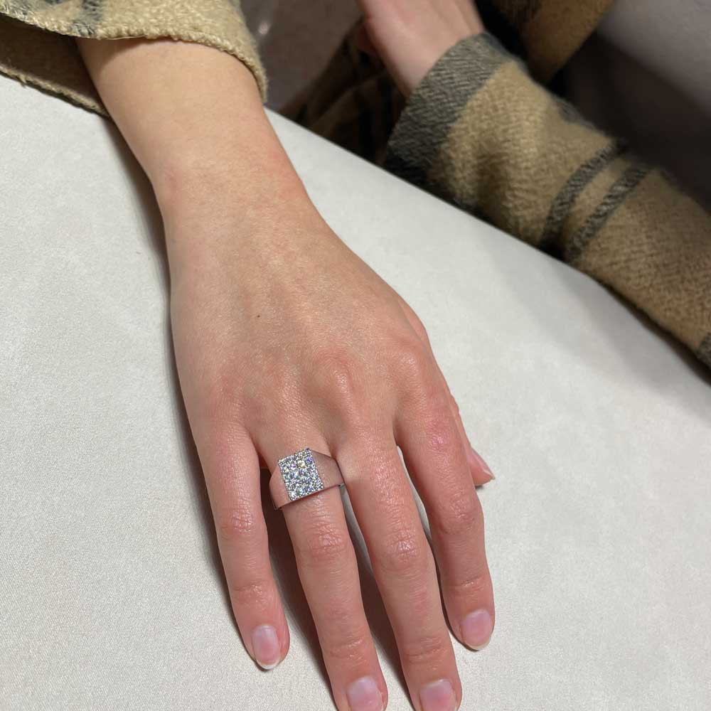 Chevalier ring pinky stamp white diamonds - Image 3