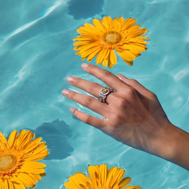 BUCCELLATI ANELLO ETERNELLE Daisy Blossom Color Anello eternelle in argento con opale MATERIALI: ARGENTO, OPALE RING SCONTO DISCOUNT