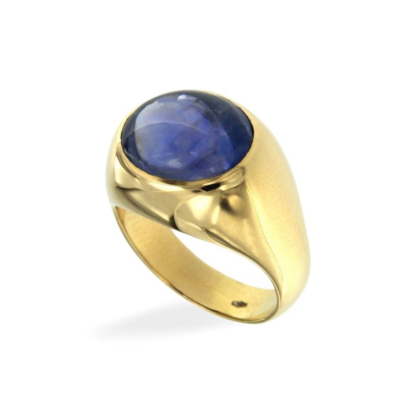 Anello in oro giallo con zaffiro cabochon ring with cabochon sapphire