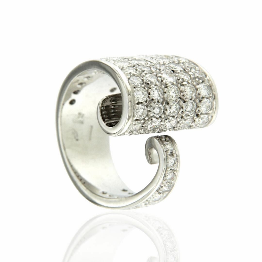 Vintage Scavia white gold ring with brilliants