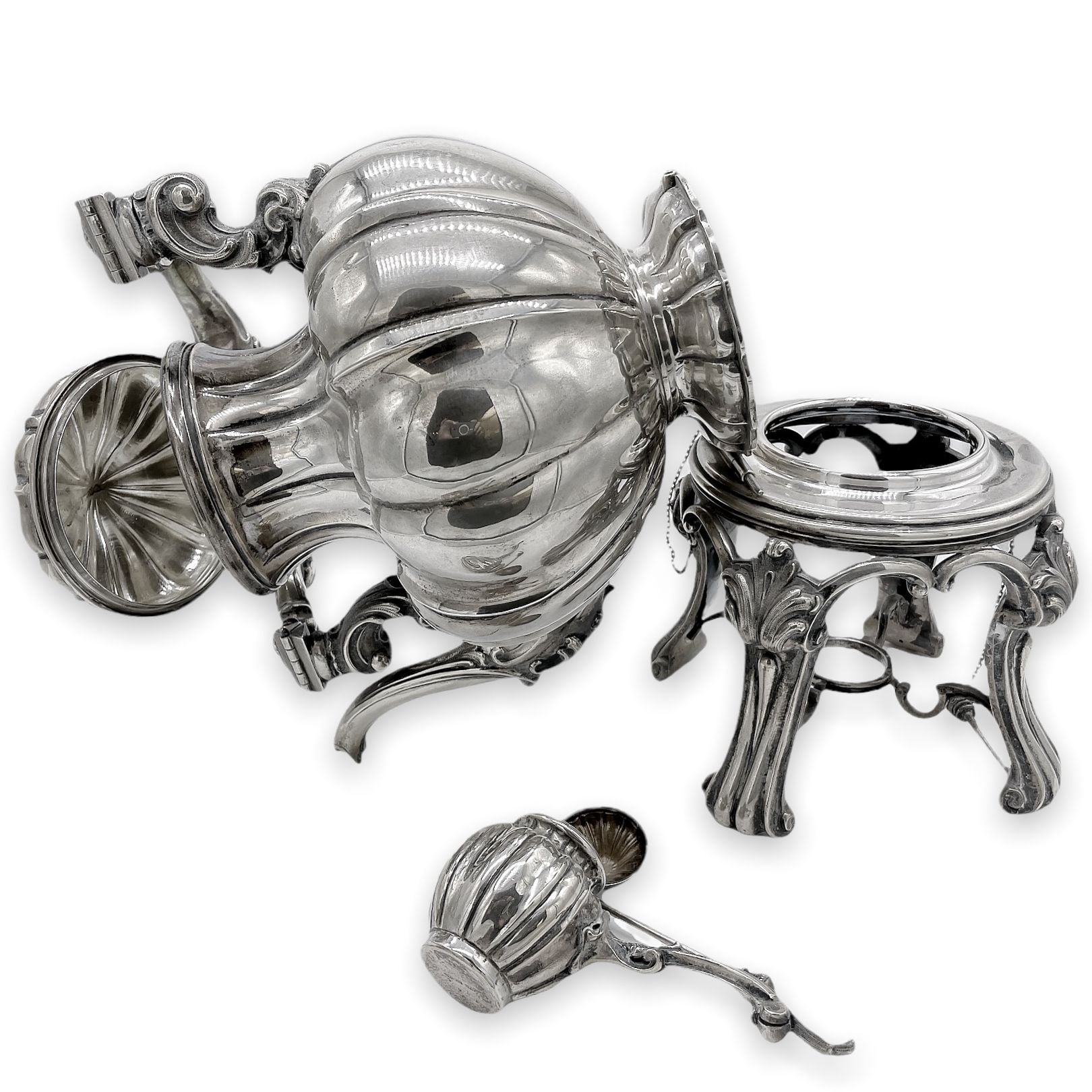 Samovar in 800 silver finely worked