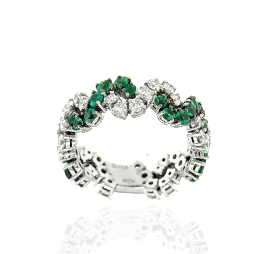 Anello Intrecci oro bianco con diamanti e smeraldi