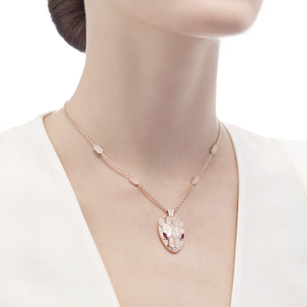 Serpenti Seduttori Collana oro rosa testa e catena pavé di diamanti occhi con rubelliti - immagine 3