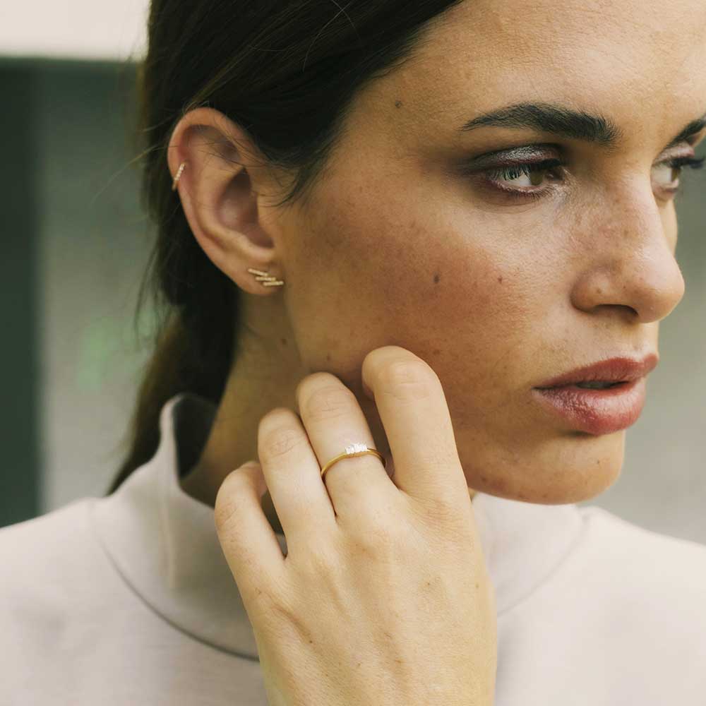 ANELLO IN ORO CON DIAMANTE A BAGUETTE - immagine 2