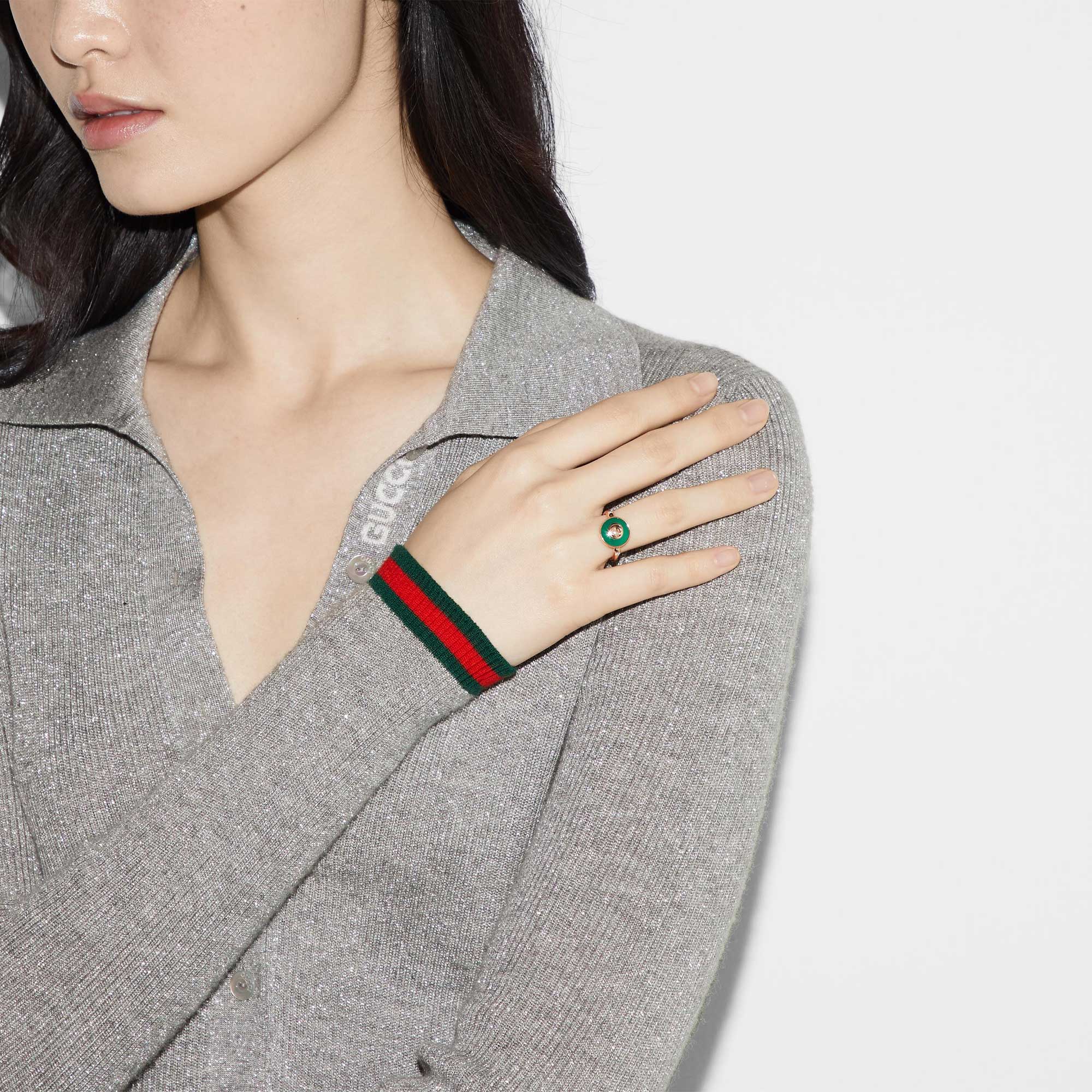 ANELLO GUCCI INTERLOCKING IN ORO GIALLO CON AGATA VERDE E DIAMANTI 0,042 CT - immagine 5