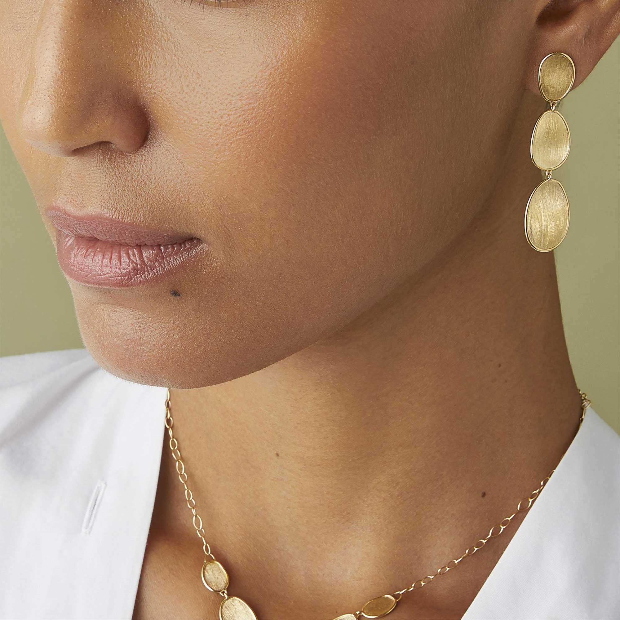 Orecchino triplo Lunaria in oro giallo - immagine 2