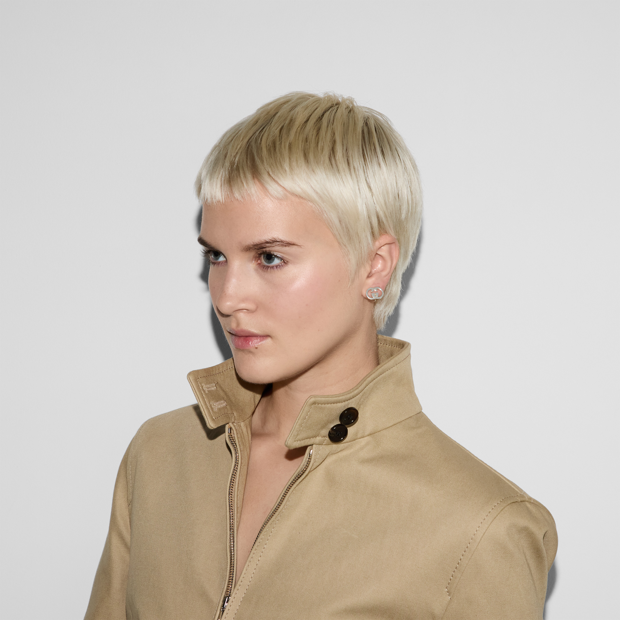 ORECCHINI A BOTTONE GUCCI INTERLOCKING - immagine 4