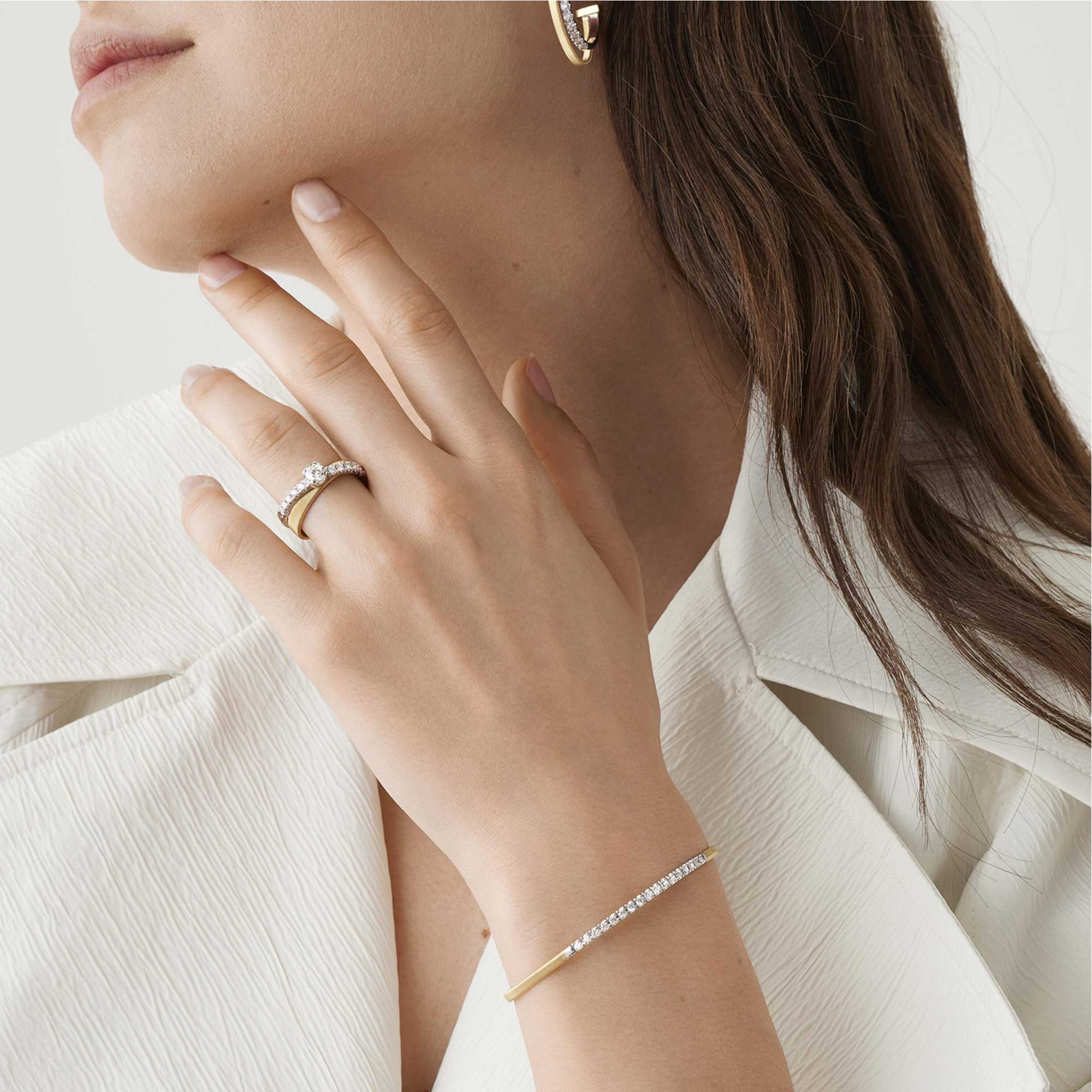 Bangle sottile oro giallo e barretta di diamanti - immagine 2