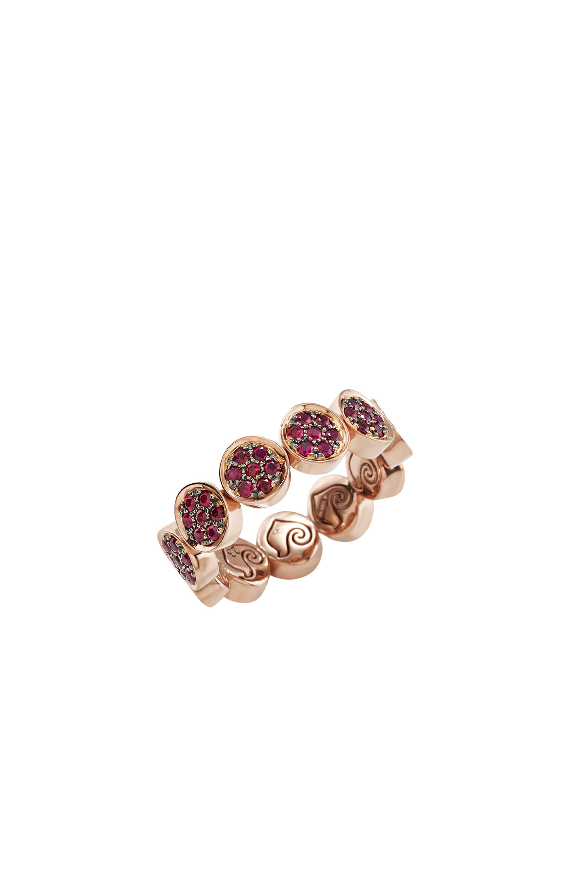 Anello Paillettes con paillettes ammagliate realizzate in oro rosa 18kt e incastonate a pavé di rubini.