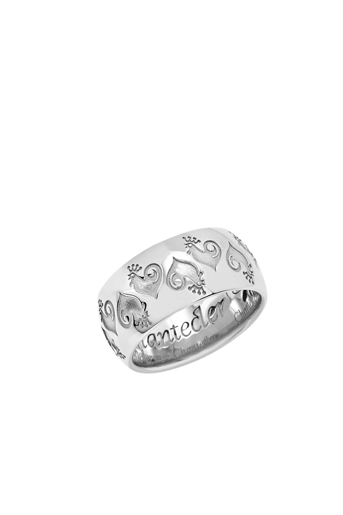 Anello fascia Et Voilà Logo, in argento con galletti Chantecler sabbiati a mano.