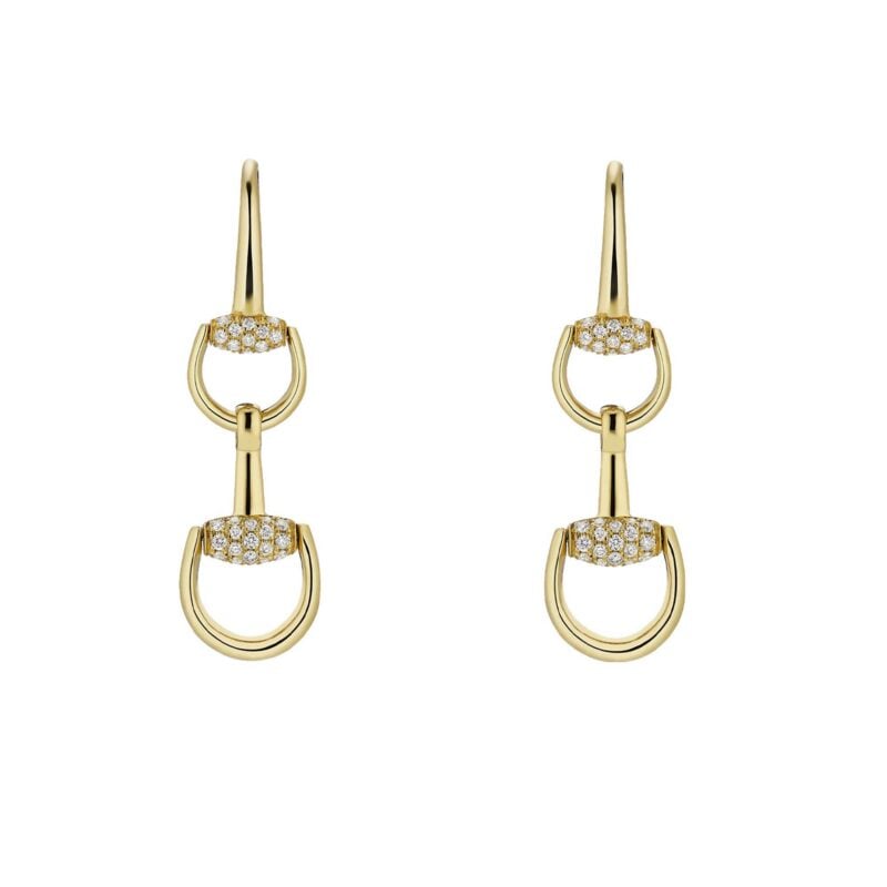 Orecchini Gucci con motivo equestre, oro giallo 18k e diamanti.
